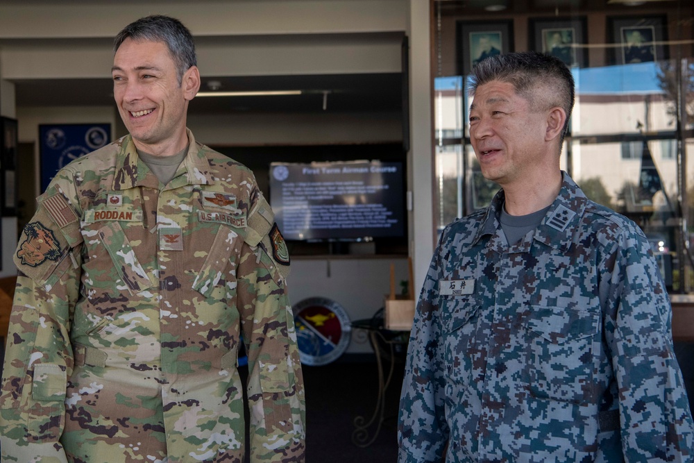 374th AW, JASDF welcome members of the TDA