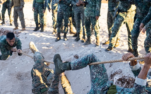 KAMANDAG 7: 3d LLB Bilateral Obstacle Course Competition