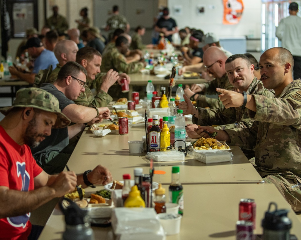 Service members share Thanksgiving meal down range