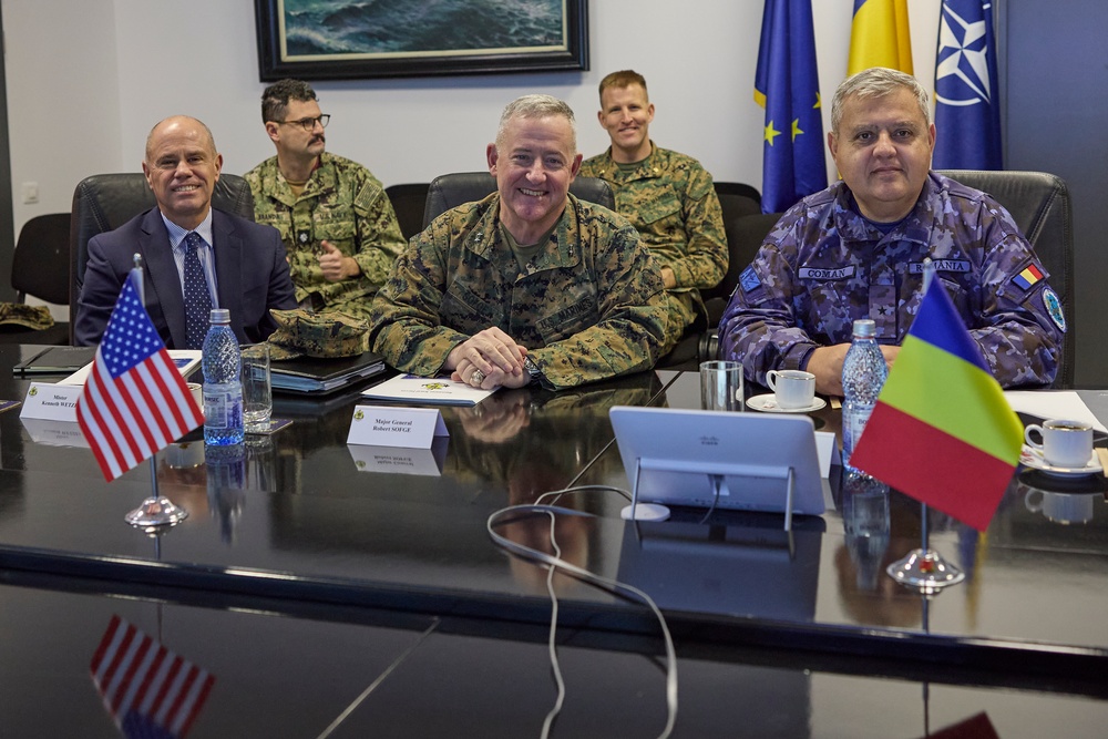 MARFOREUR/AF Commander greets Deputy Chief of Romanian Naval Forces