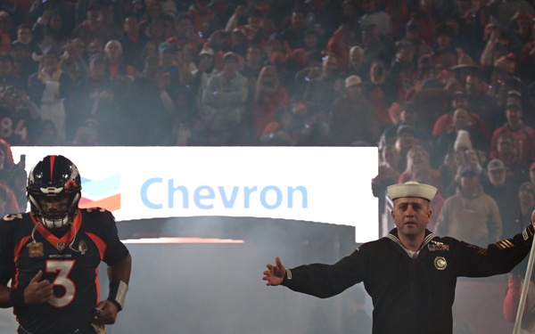 Broncos Honors Military
