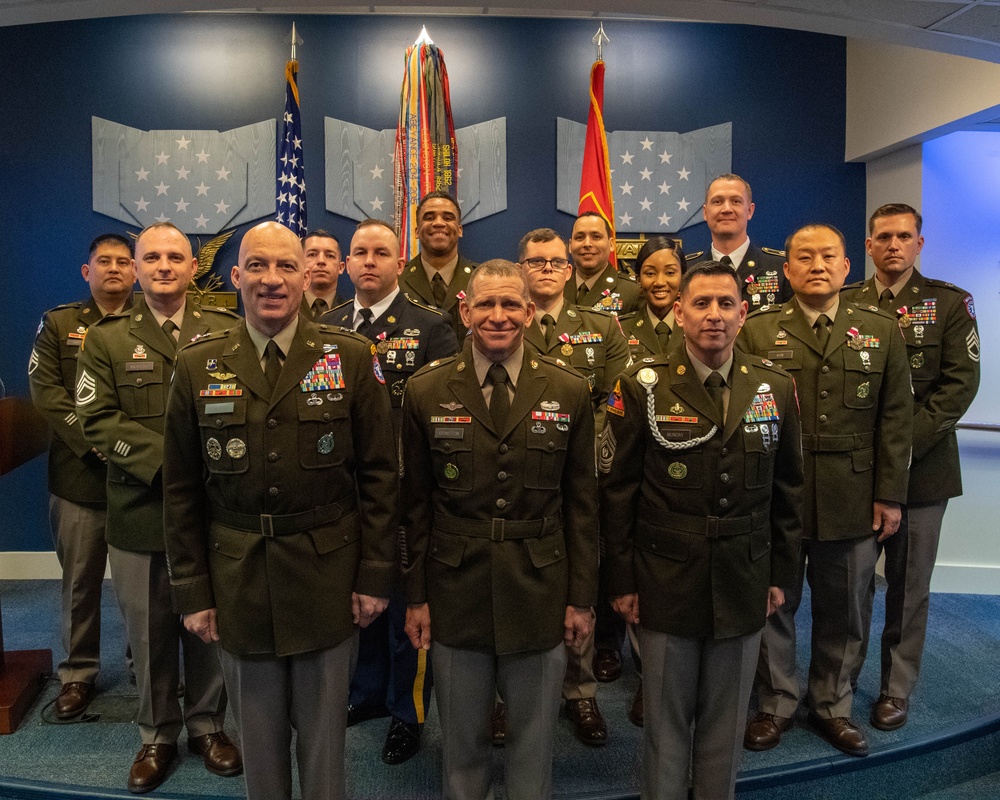Sergeant Major of the Army recognizes USAREC station commanders