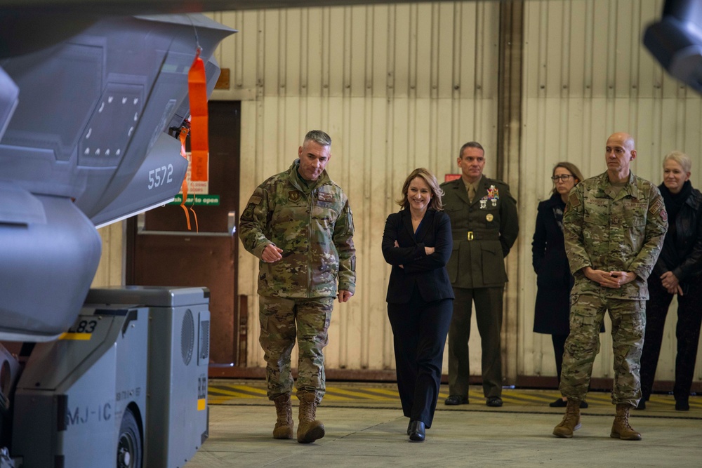 DSD Hicks Visits RAF Lakenheath