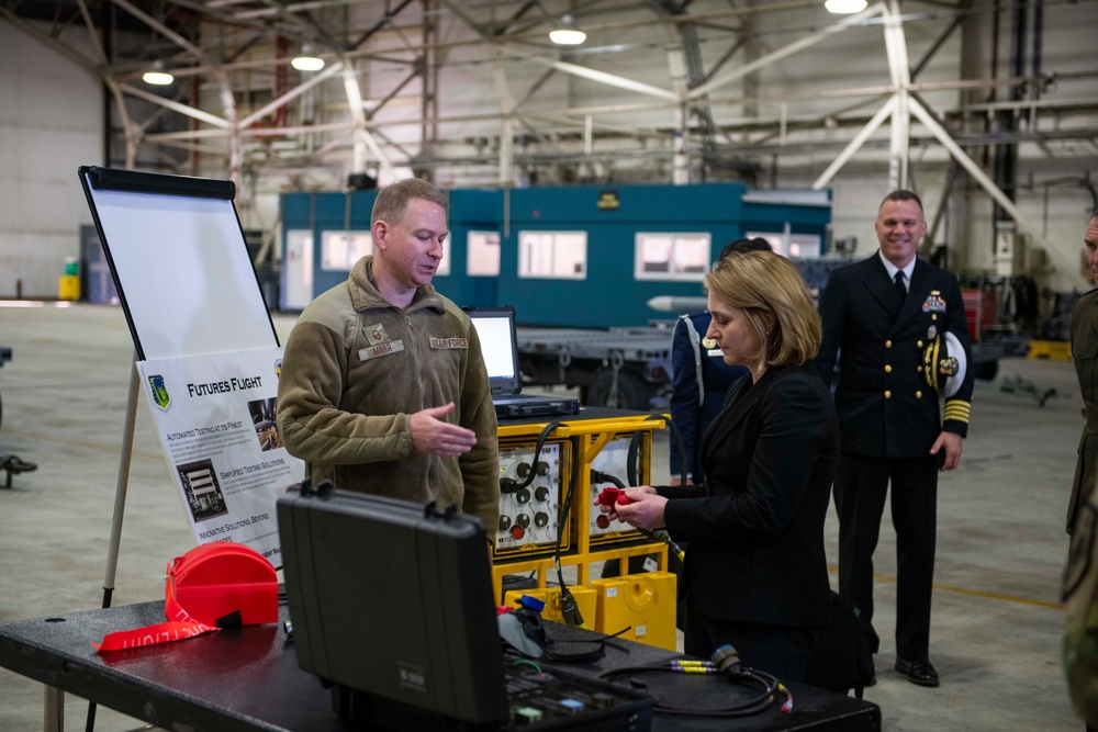 DSD Hicks Visits RAF Lakenheath