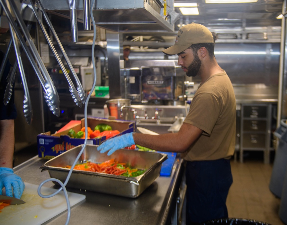 USS Mason (DDG 87) Conducts Routine Operations