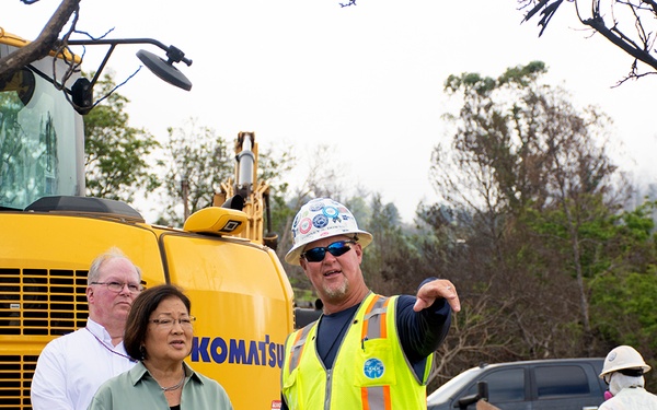 Hawaiʻi senator visits Kula debris removal site