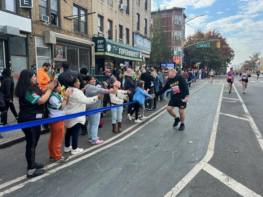 Greeting Along the New York Marathon Route