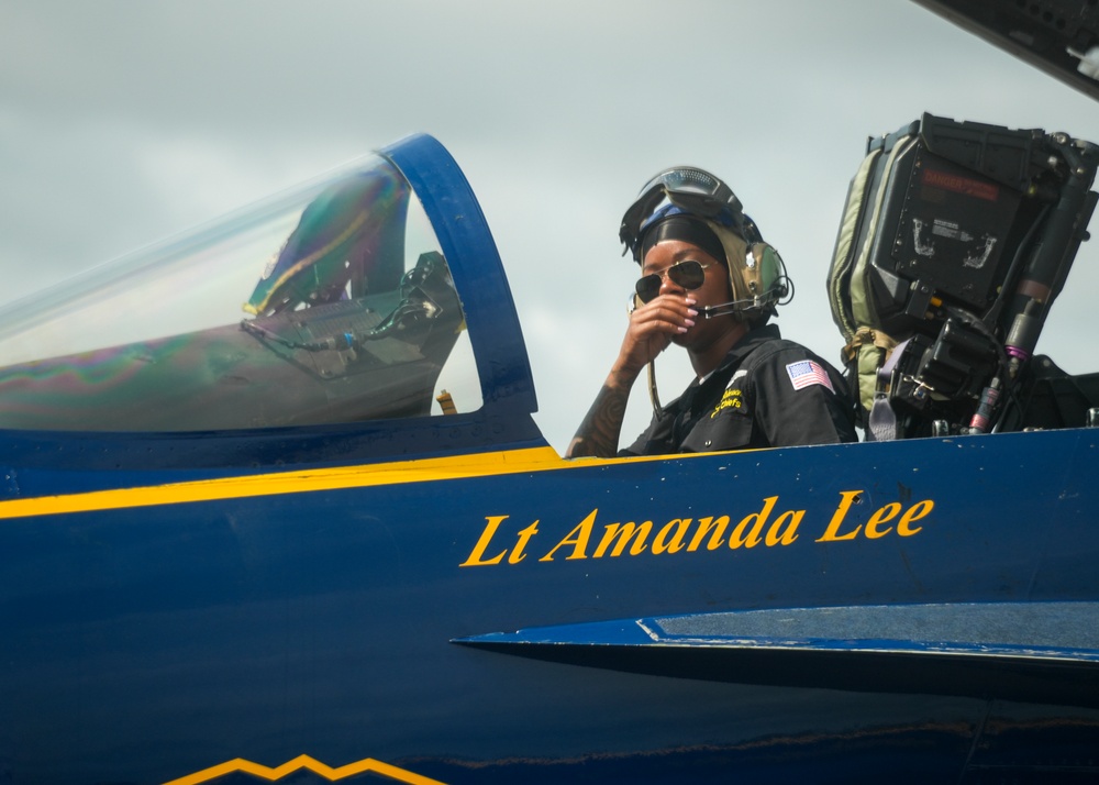 Navy Flight Demonstration Squadron Performs in Fort Lauderdale, FL.