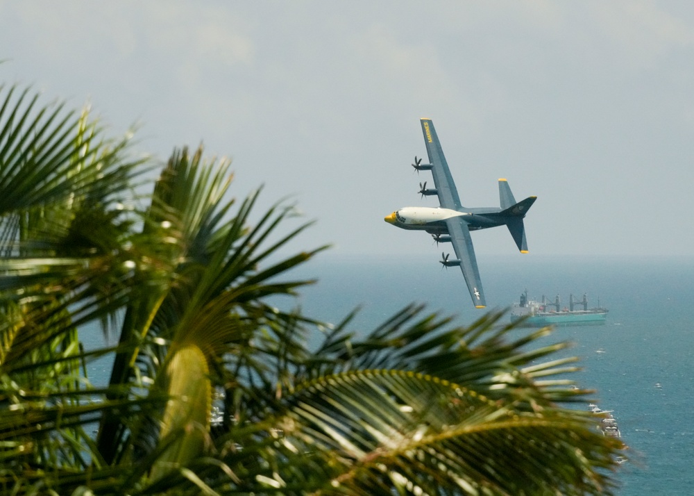 Navy Flight Demonstration Squadron Performs in Lakeland, FL.