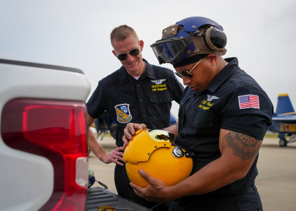 Navy Flight Demonstration Squadron Performs in Corpus Christi, TX.