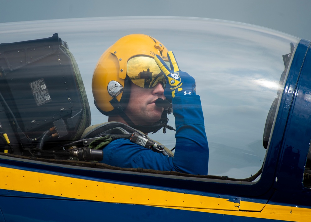 Navy Flight Demonstration Squadron Performs in Duluth, MN.