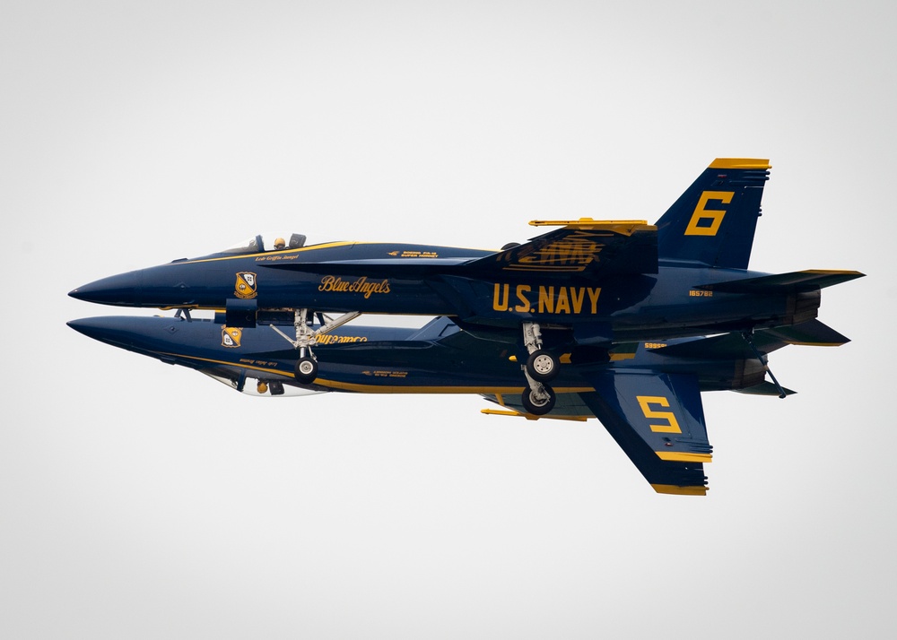 Navy Flight Demonstration Squadron Performs in Duluth, MN.