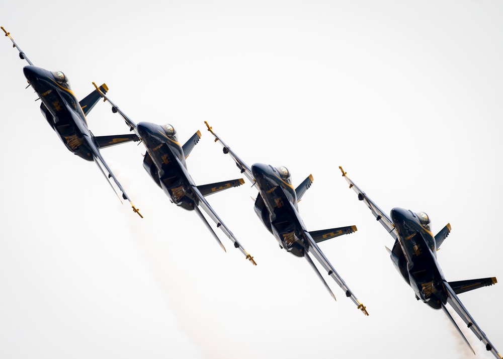 Navy Flight Demonstration Squadron Performs in Duluth, MN.