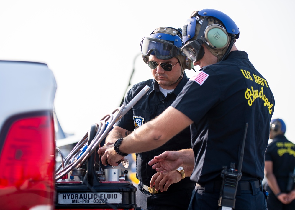 Navy Flight Demonstration Squadron Performs in Toronto, Canada