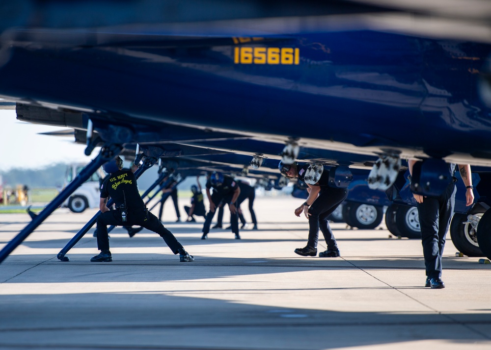 Navy Flight Demonstration Squadron Performs in Virginia Beach, VA.