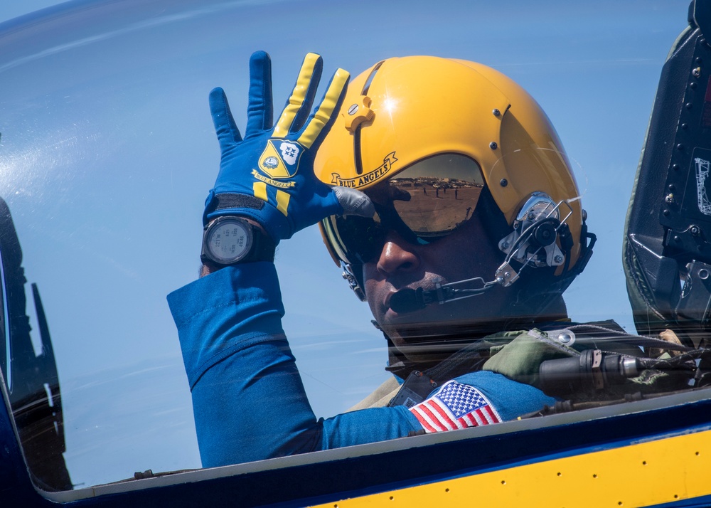 Navy Flight Demonstration Squadron Performs in Virginia Beach, VA.