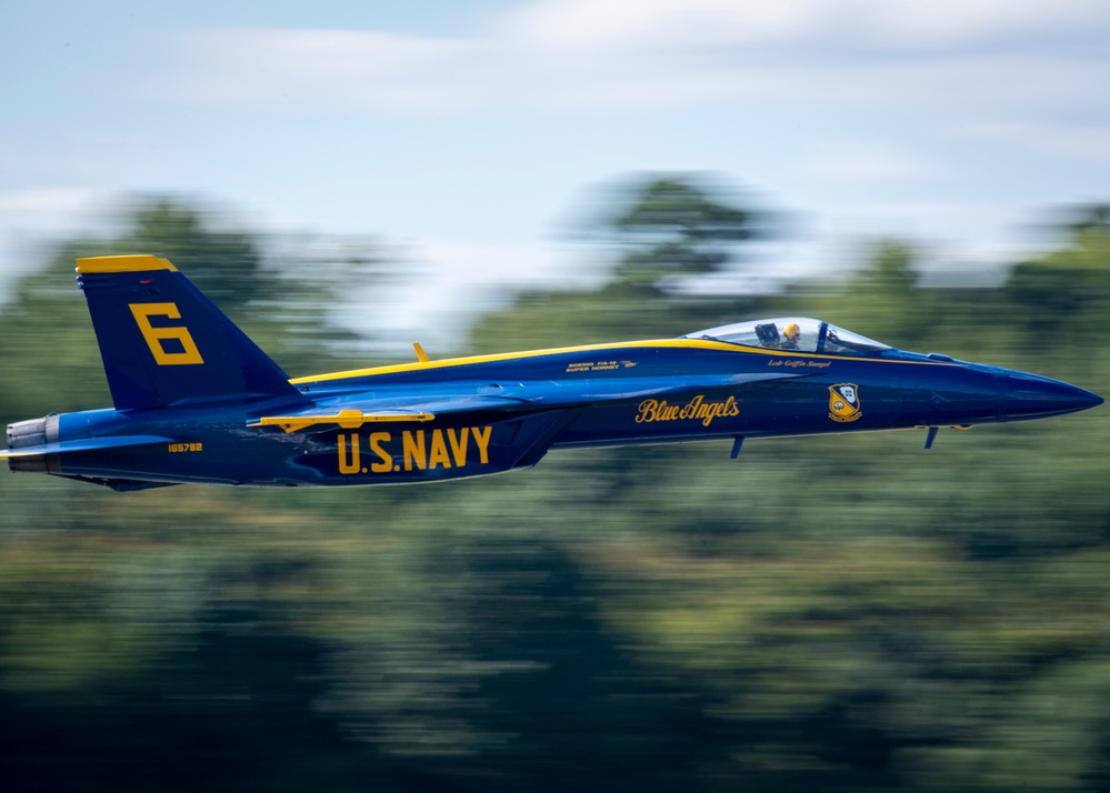 Navy Flight Demonstration Squadron Performs in Virginia Beach, VA.