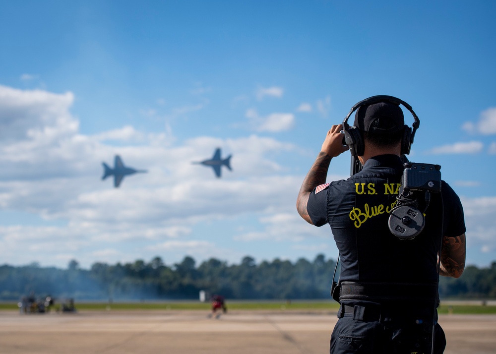 Navy Flight Demonstration Squadron Performs in Virginia Beach, VA.