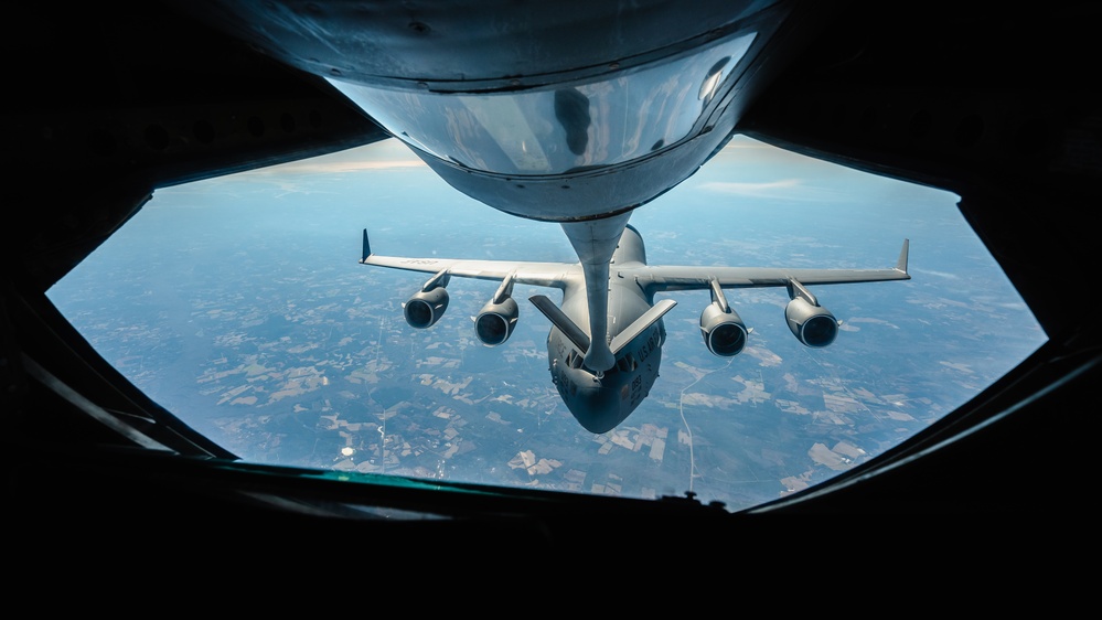 63rd ARS refuels C-17 over Southeastern United States