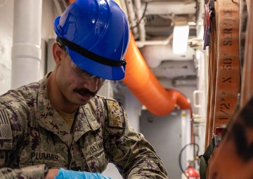 Makin Island Conducts Routine Maintenance