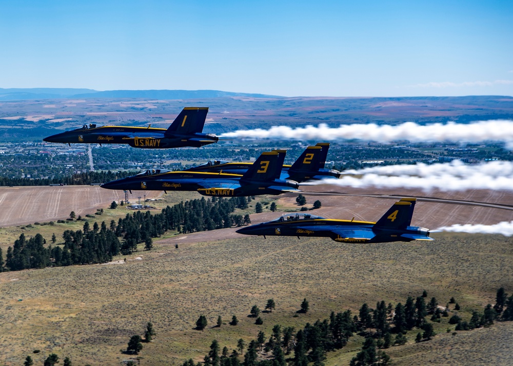 DVIDS Images Blue Angels Perform at the Yellowstone International