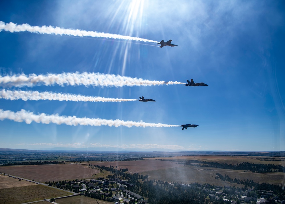 DVIDS Images Blue Angels Perform at the Yellowstone International