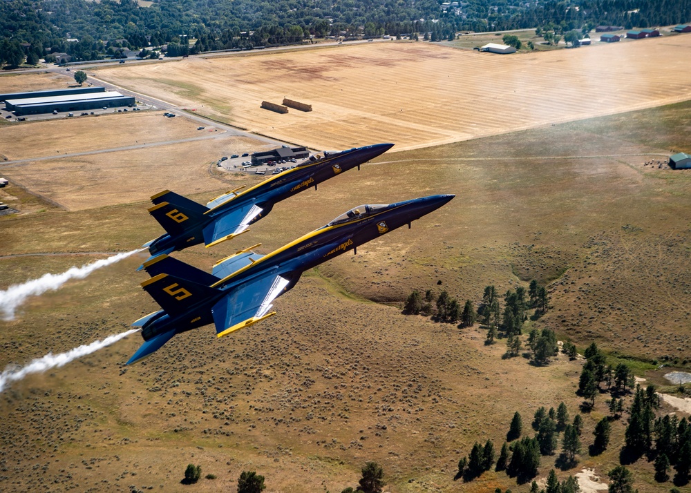 DVIDS Images Blue Angels Perform at the Yellowstone International