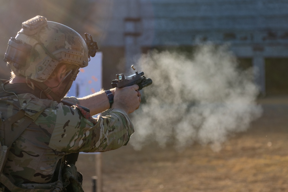 NSW Conducts Weapons Training with Romanian Special Operations Forces