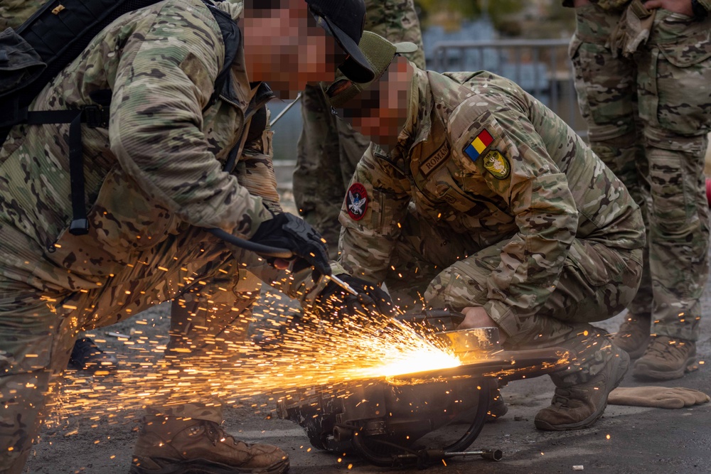 NSW Conducts Breacher Training with Romanian Special Operations Forces