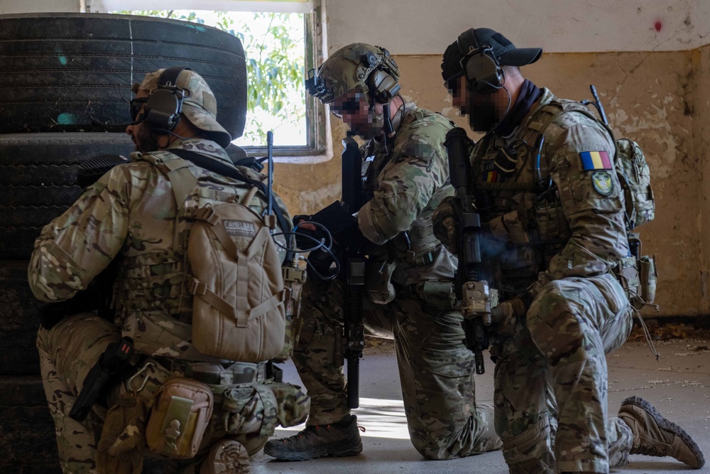 NSW Conducts CQC Training with Romanian Special Operations Forces