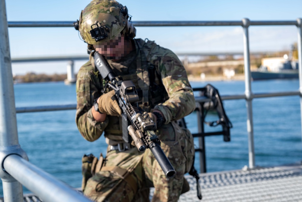 NSW Conducts Maritime Training with Romanian Special Operations Forces