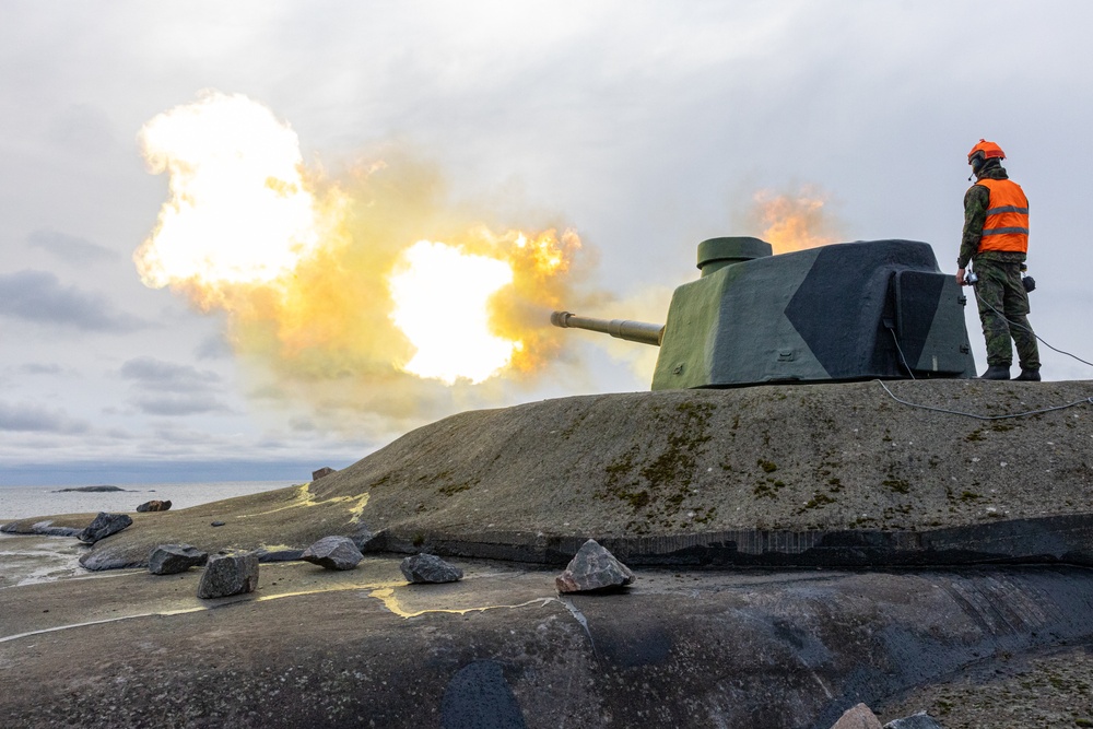 U.S. Marines From 2nd ANGLICO and the Coastal Brigade, Finnish Navy Conduct Series Fires Using 130mm 53 TK Cannon