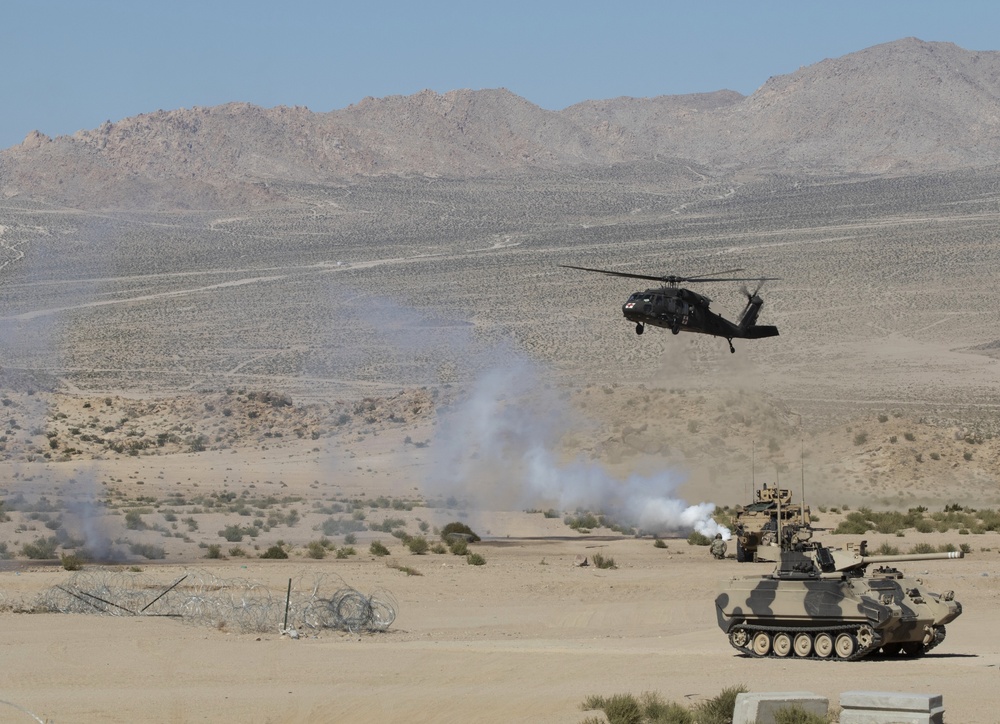 Distinguished Guests visit Fort Irwin NTC