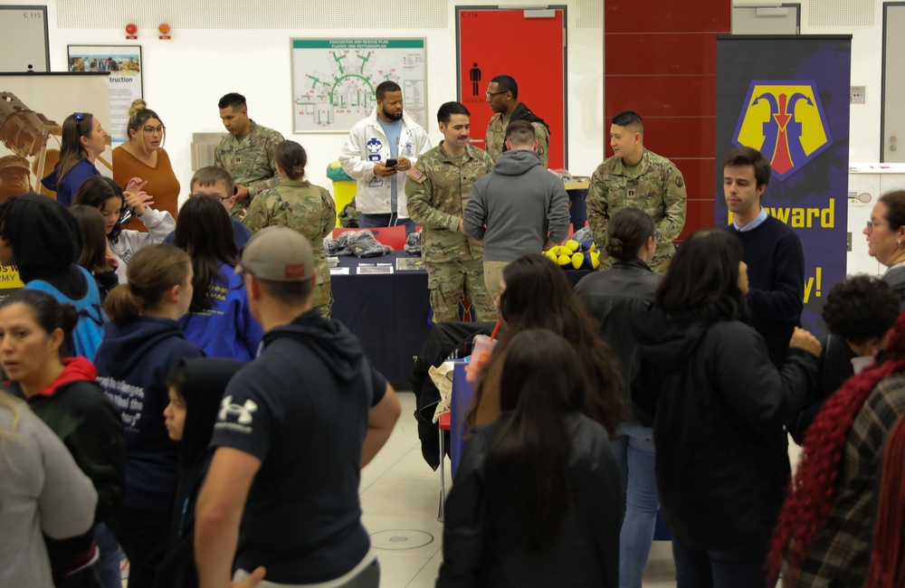Reserve Unit Presents Career Opportunities to KHS Students