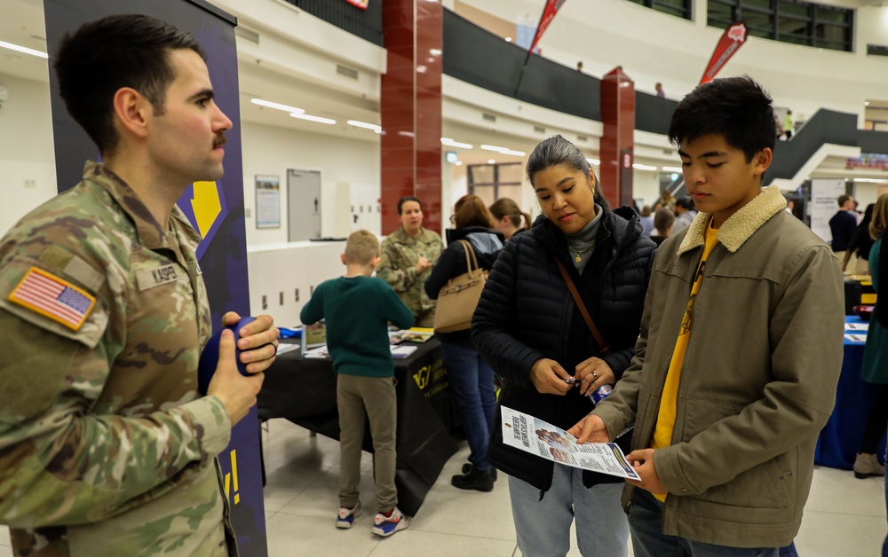 Reserve Unit Presents Career Opportunities to KHS Students