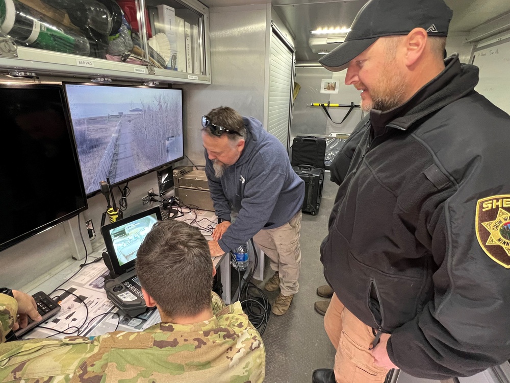 Military Explosive Ordnance Disposal and Minnesota public safety bomb squads train for interoperability