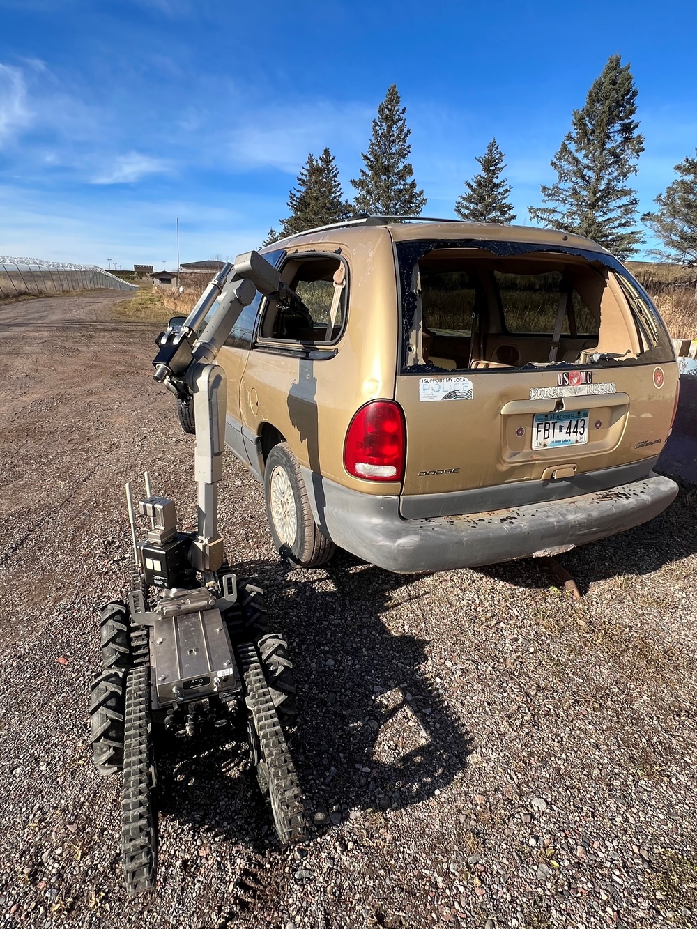 Military Explosive Ordnance Disposal and Minnesota public safety bomb squads train for interoperability