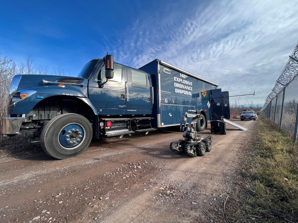 Military Explosive Ordnance Disposal and Minnesota public safety bomb squads train for interoperability