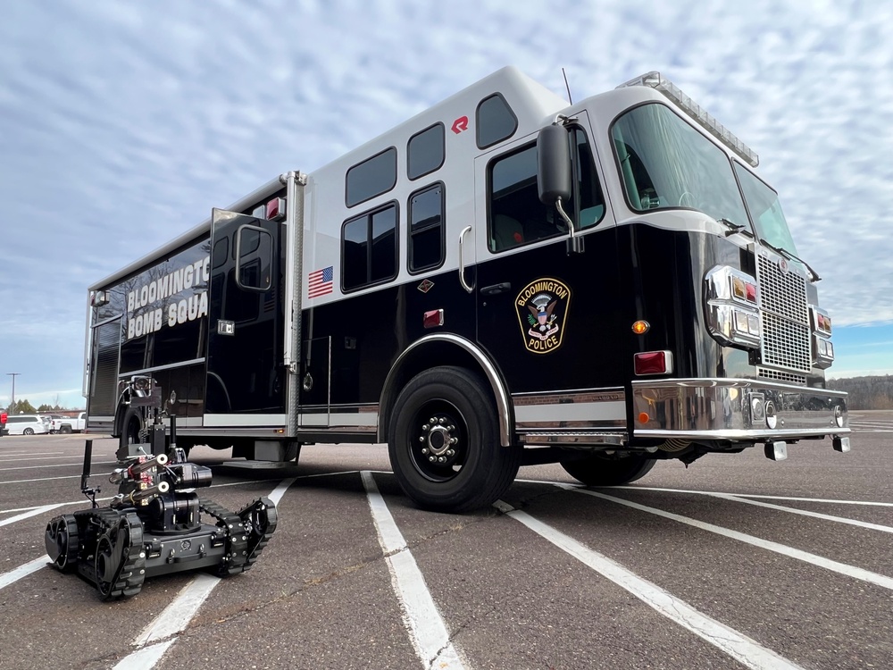 Military Explosive Ordnance Disposal and Minnesota public safety bomb squads train for interoperability