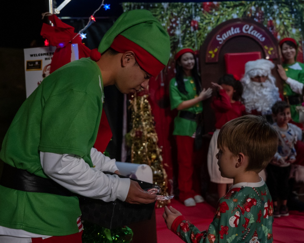 Marine Corps Community Services host Camp Courtney Tree Lighting Ceremony