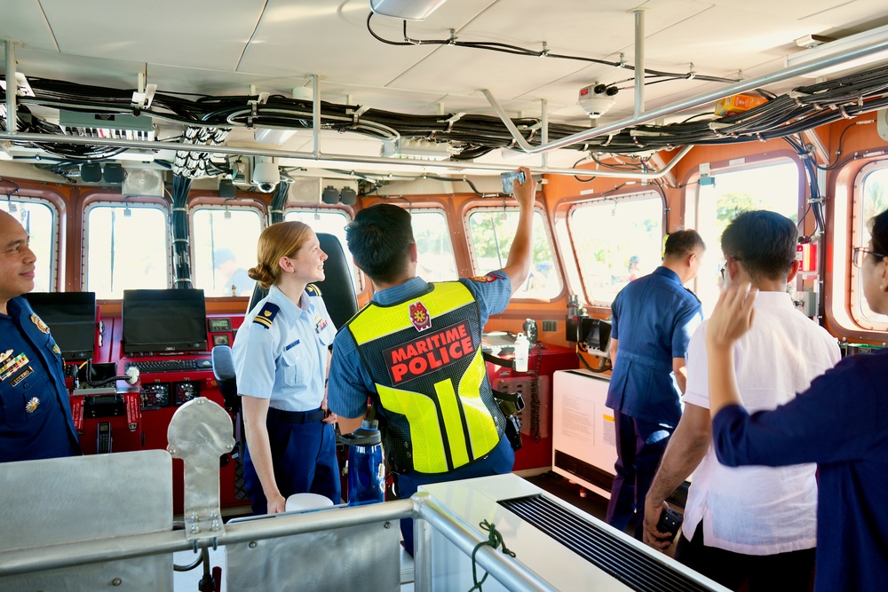 USCGC Frederick Hatch (WPC 1143) hosts officials in Philippines