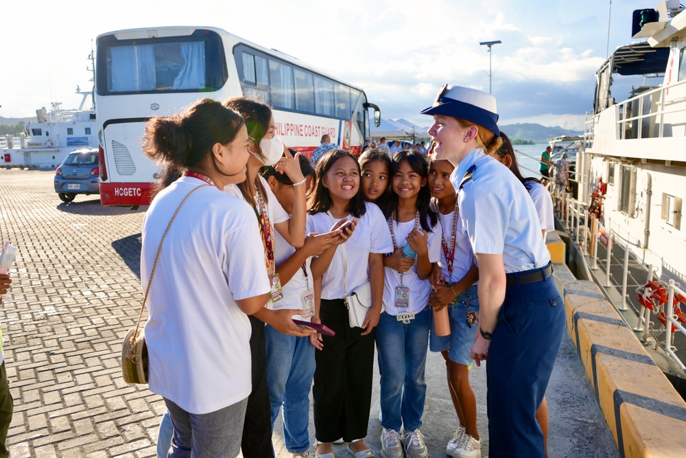 USCGC Frederick Hatch (WPC 1143) hosts students in Philippines