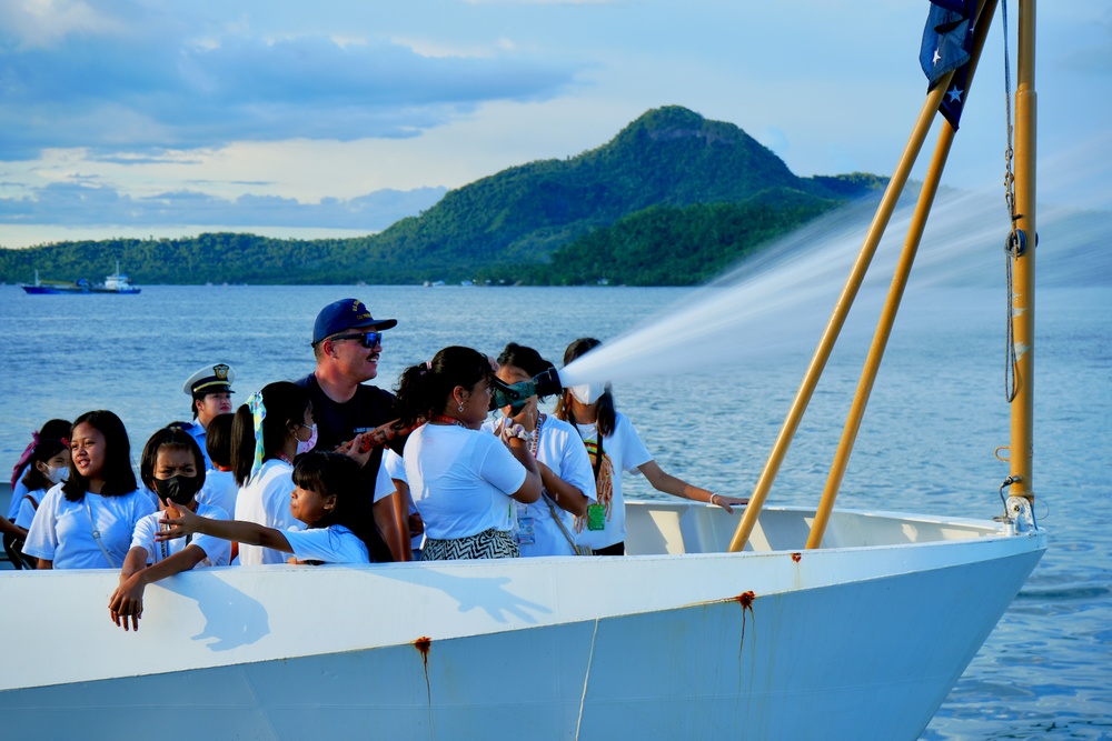 USCGC Frederick Hatch (WPC 1143) hosts students in Philippines