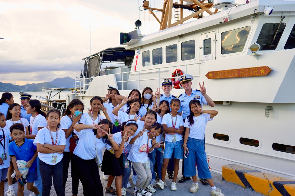 USCGC Frederick Hatch (WPC 1143) hosts students in Philippines