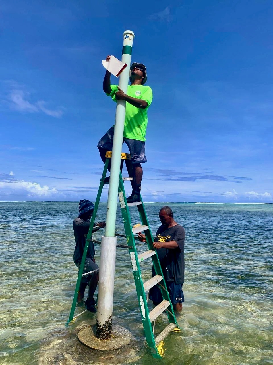 Ngaraard State public works crew revitalizes shoreside channel markers