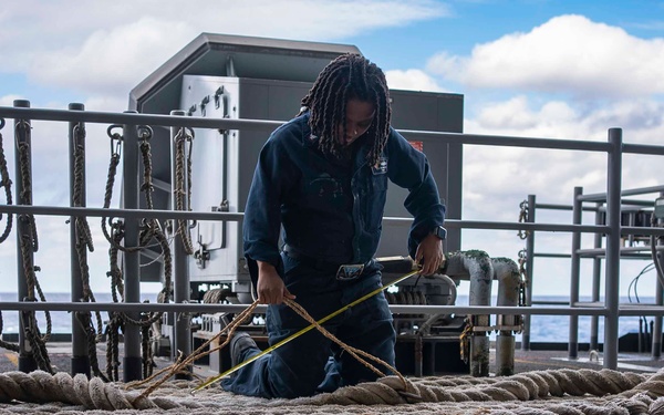 USS Carl Vinson (CVN 70) Sailor Conducts Mooring Line Maintenance