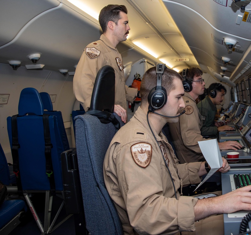 Golden Eagles of VP-9 Patrol the Strait of Hormuz with CMF Leaders