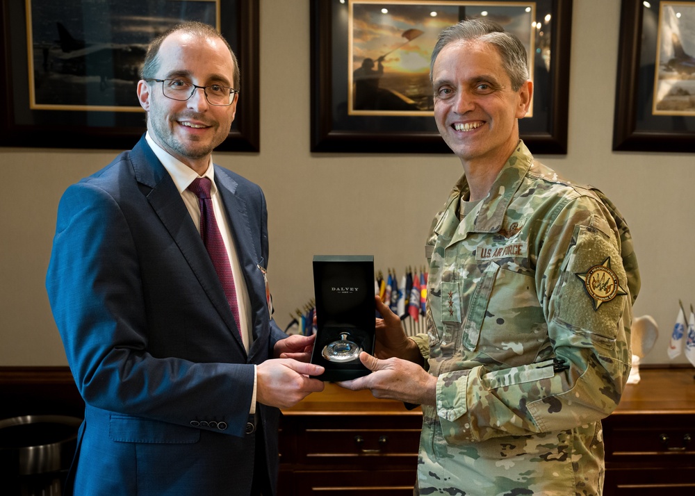 USEUCOM, Austrian defense leaders explore opportunities to expand cooperation