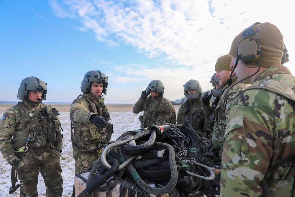Sustainment Soldiers participate in Sling Load Training