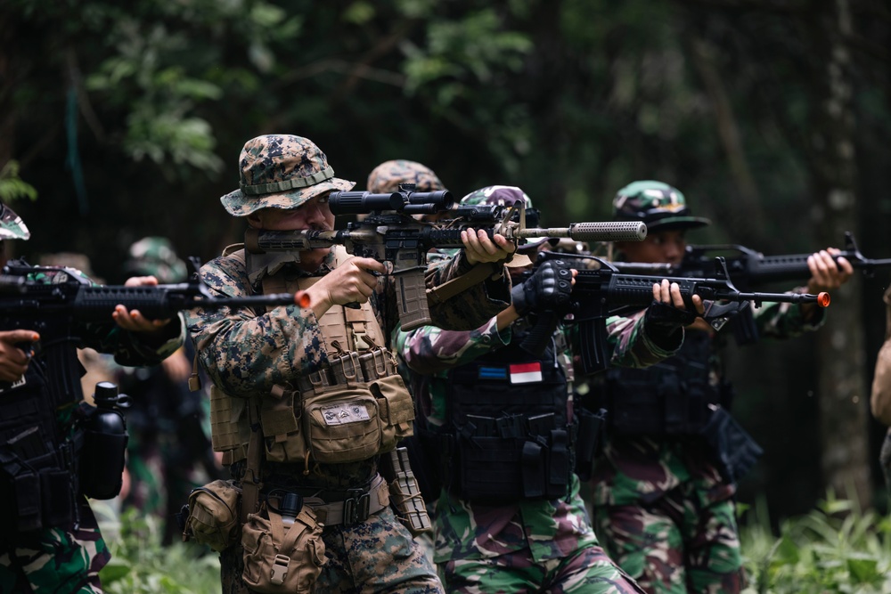 Keris MAREX 23: Introduction to MOUT, Weapons Handling